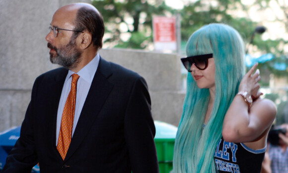 TRØBLETE: Amanda Bynes, her fotografert på vei inn i retten i 2013, har ikke hatt et enkelt liv. Foto: NTB scanpix TRØBLETE: Amanda Bynes, her fotografert på vei inn i retten i 2013, har ikke hatt et enkelt liv. Foto: NTB scanpix
